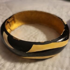 Vintage Cream and Black Enamel and Goldtone Hinged Clamper Bangle Bracelet